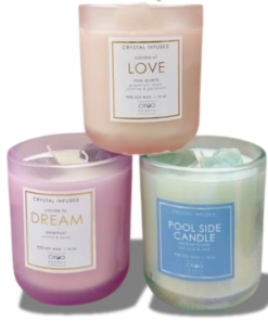 Nến thơm đá năng lượng Crystal Infused với 95% sáp đậu nành và tinh thể đá tự nhiên (Thạch anh hồng, tím, Fluorite). Thiết kế hũ thủy tinh mờ pastel sang trọng, bấc đôi tỏa hương tốt, an toàn cho sức khỏe. Sản phẩm nến thơm chữa lành hoàn hảo cho phòng ngủ, tập Yoga hoặc làm quà tặng tinh tế.