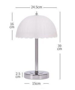 Khám phá đèn bàn thủy tinh mờ nếp gấp thân crom thanh lịch. Thiết kế tinh tế, ánh sáng ấm áp, phù hợp trang trí phòng ngủ, phòng khách. Chất liệu cao cấp, tạo không gian sang trọng. Mua ngay!